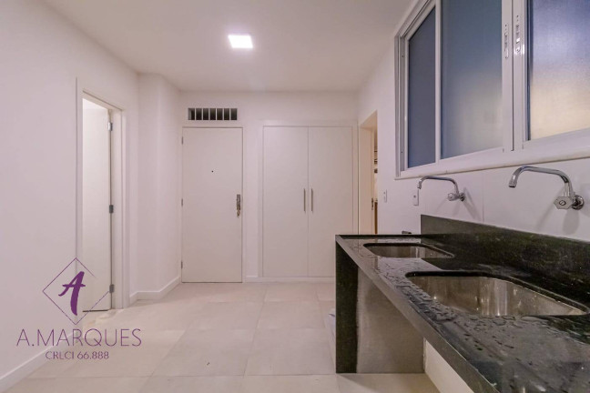 Imagem Apartamento com 4 Quartos à Venda, 330 m² em Copacabana - Rio De Janeiro Imagem Apartamento com 4 Quartos à Venda, 330 m² em Copacabana - Rio De Janeiro