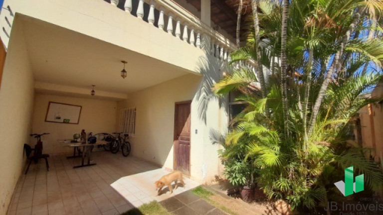 Imagem Casa com 3 Quartos à Venda, 140 m² em Melo - Montes Claros Imagem Casa com 3 Quartos à Venda, 140 m² em Melo - Montes Claros