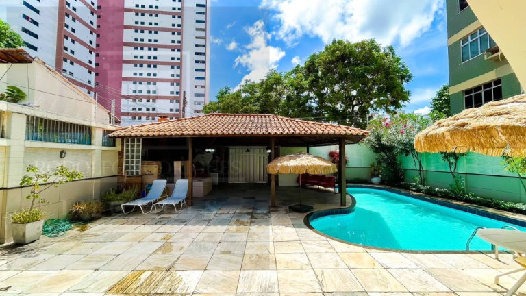 Imagem Casa com 7 Quartos à Venda, 370 m² Imagem Casa com 7 Quartos à Venda, 370 m²