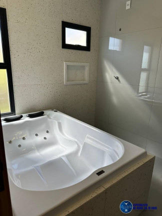 Imagem Casa com 3 Quartos à Venda, 360 m² em Moinho Dos Ventos - Goiânia