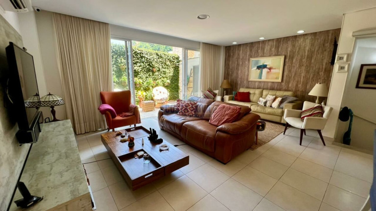 Imagem Casa com 3 Quartos à Venda, 218 m² em Jardim Três Marias - Guarujá Imagem Casa com 3 Quartos à Venda, 218 m² em Jardim Três Marias - Guarujá