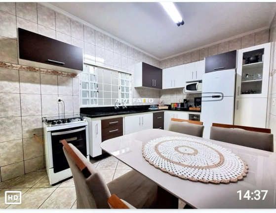 Imagem Casa com 2 Quartos à Venda, 210 m²