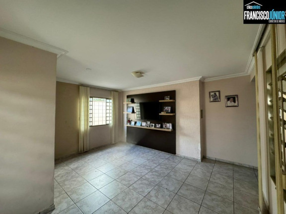 Imagem Casa com 3 Quartos à Venda, 326 m² em Setor Bueno - Goiânia Imagem Casa com 3 Quartos à Venda, 326 m² em Setor Bueno - Goiânia