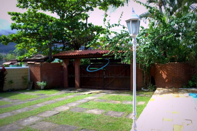 Imagem Casa com 6 Quartos à Venda,  em Massaguaçu - Caraguatatuba