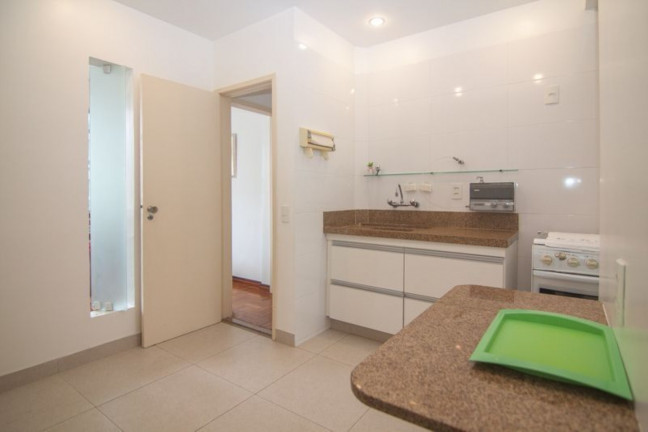 Imagem Imóvel com 2 Quartos à Venda, 71 m² em Copacabana - Rio De Janeiro Imagem Imóvel com 2 Quartos à Venda, 71 m² em Copacabana - Rio De Janeiro