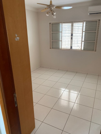Imagem Casa com 4 Quartos à Venda, 260 m² em Vila Santo Antônio - Bauru