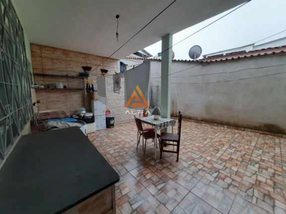 Imagem Casa com 4 Quartos à Venda, 120 m²