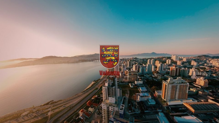 Imagem Terreno à Venda, 215 m² em Balneário - Florianópolis Imagem Terreno à Venda, 215 m² em Balneário - Florianópolis