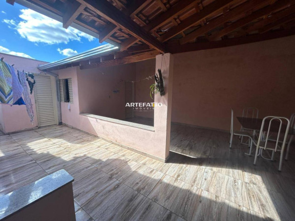 Imagem Casa com 3 Quartos à Venda, 250 m²