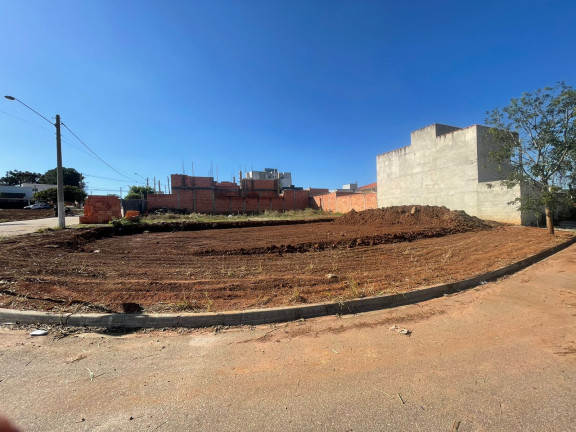 Terreno à Venda,  em Vila Dos Ipês - Boituva