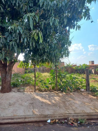 Terreno à Venda, 220 m² em Parque Das Hortências - Araraquara
