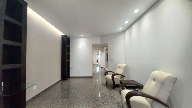 Imagem Apartamento com 3 Quartos para Alugar, 189 m² em Gonzaga - Santos