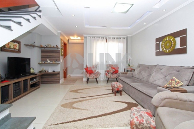 Imagem Casa com 3 Quartos à Venda, 225 m² em Jardim Itu - Porto Alegre