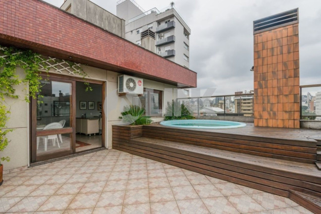 Imagem Imóvel com 3 Quartos à Venda, 383 m² em Auxiliadora - Porto Alegre Imagem Imóvel com 3 Quartos à Venda, 383 m² em Auxiliadora - Porto Alegre