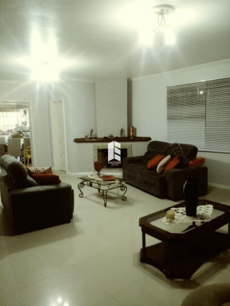Imagem Casa com 3 Quartos à Venda, 200 m² em Camobi - Santa Maria