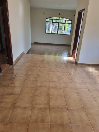 Casa com 4 Quartos para Alugar, 675 m² em Centro - Arapongas