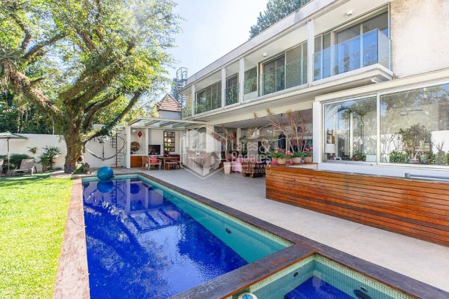 Casa com 4 Quartos à Venda, 350 m² em Granja Julieta - São Paulo