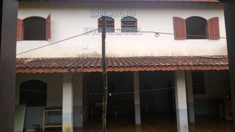 Imagem Casa com 1 Quarto à Venda, 800 m² Imagem Casa com 1 Quarto à Venda, 800 m²