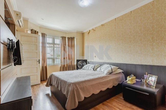 Imagem Casa com 3 Quartos à Venda, 231 m² em Jardim Itu - Porto Alegre