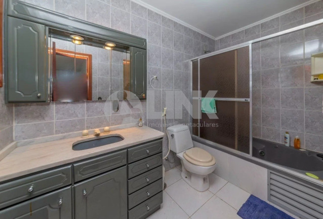 Imagem Casa com 3 Quartos à Venda, 262 m² em Auxiliadora - Porto Alegre Imagem Casa com 3 Quartos à Venda, 262 m² em Auxiliadora - Porto Alegre