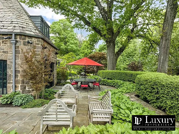 Imagem Casa com 5 Quartos à Venda,  em Bronxville - New York City