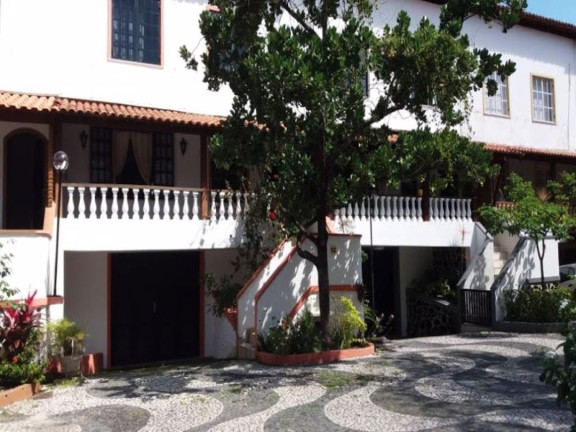 Casa com 3 Quartos à Venda, 220 m² em Itapuã - Salvador