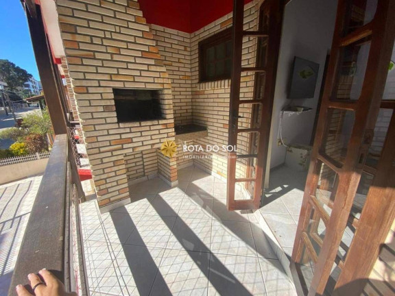 Imagem Casa com 7 Quartos à Venda, 340 m² em Centro - Bombinhas Imagem Casa com 7 Quartos à Venda, 340 m² em Centro - Bombinhas