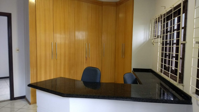 Imagem Casa com 3 Quartos à Venda, 200 m² em Iririú - Joinville