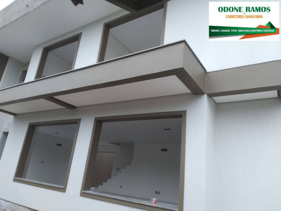 Imagem Casa com 3 Quartos à Venda, 210 m² em Canoas Imagem Casa com 3 Quartos à Venda, 210 m² em Canoas