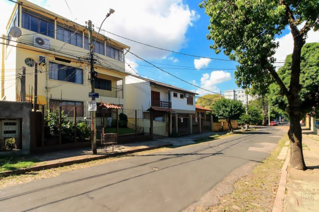 Imagem Casa com 7 Quartos à Venda, 330 m² em Nonoai - Porto Alegre