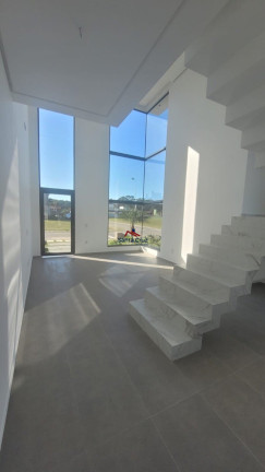 Imagem Sobrado com 4 Quartos à Venda,  em Ingleses Do Rio Vermelho - Florianópolis