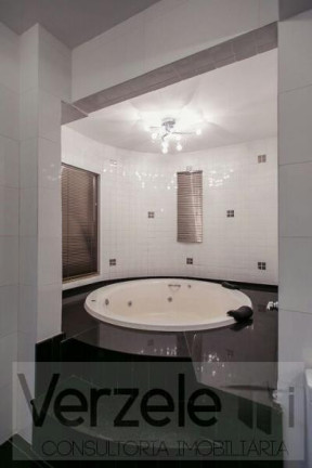 Imagem Casa com 4 Quartos para Temporada, 1.000 m² em Centro - Balneário Camboriú Imagem Casa com 4 Quartos para Temporada, 1.000 m² em Centro - Balneário Camboriú