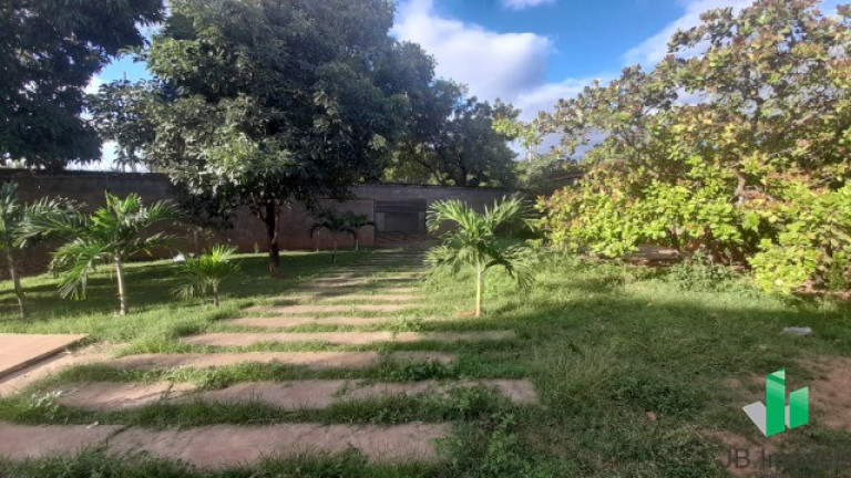 Imagem Casa com 4 Quartos à Venda, 202 m² em Santo Inácio - Montes Claros