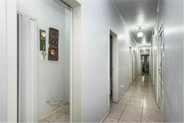 Imagem Casa com 7 Quartos à Venda, em Jardim Itu - Porto Alegre Imagem Casa com 7 Quartos à Venda, em Jardim Itu - Porto Alegre