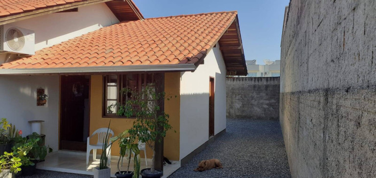 Imagem Casa com 2 Quartos à Venda, 74 m² em Centro - Tijucas