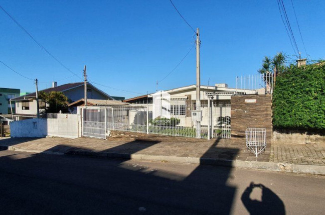 Imagem Casa com 3 Quartos à Venda, 896 m² em Nossa Senhora De Lourdes - Santa Maria Imagem Casa com 3 Quartos à Venda, 896 m² em Nossa Senhora De Lourdes - Santa Maria