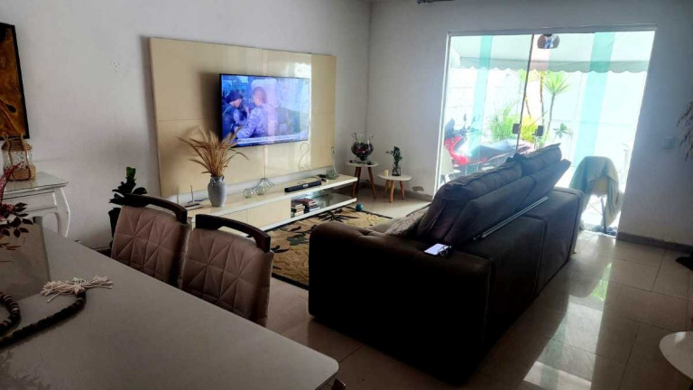 Imagem Casa com 3 Quartos à Venda, 130 m² em Freguesia (jacarepaguá) - Rio De Janeiro Imagem Casa com 3 Quartos à Venda, 130 m² em Freguesia (jacarepaguá) - Rio De Janeiro