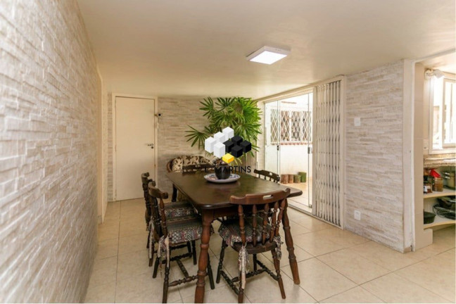 Imagem Casa com 4 Quartos à Venda, 300 m² em Chácara Das Pedras - Porto Alegre Imagem Casa com 4 Quartos à Venda, 300 m² em Chácara Das Pedras - Porto Alegre