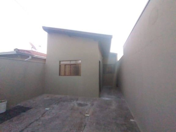 Casa com 2 Quartos à Venda,  em Botucatu