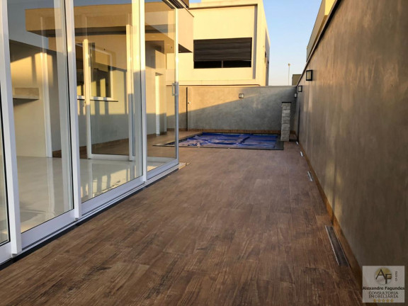 Imagem Casa com 4 Quartos à Venda, 212 m² em Residencial Goiânia Golfe Clube - Goiânia Imagem Casa com 4 Quartos à Venda, 212 m² em Residencial Goiânia Golfe Clube - Goiânia
