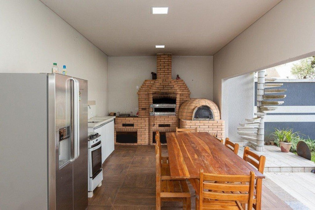 Imagem Casa com 3 Quartos à Venda, 450 m² em Santa Felicidade - Curitiba Imagem Casa com 3 Quartos à Venda, 450 m² em Santa Felicidade - Curitiba