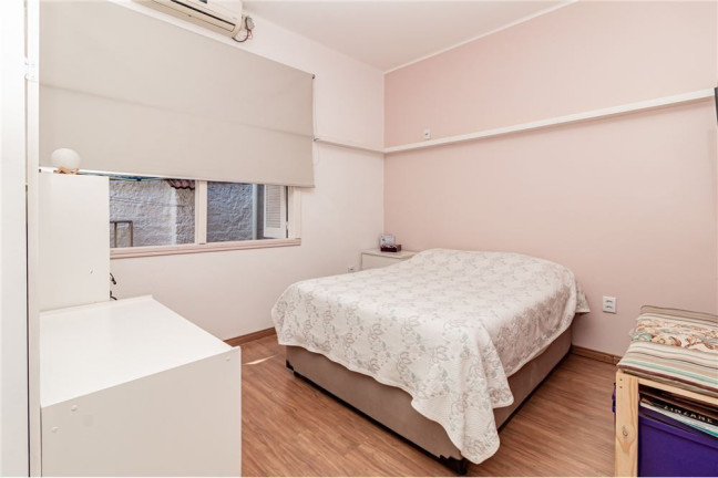 Imagem Casa com 3 Quartos à Venda, em Petrópolis - Porto Alegre Imagem Casa com 3 Quartos à Venda, em Petrópolis - Porto Alegre
