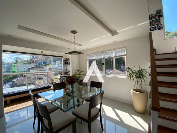Imagem Casa com 4 Quartos à Venda, 307 m² em Tijuca - Teresópolis