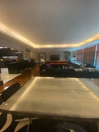 Imagem Imóvel com 3 Quartos à Venda, 280 m² em Copacabana - Rio De Janeiro Imagem Imóvel com 3 Quartos à Venda, 280 m² em Copacabana - Rio De Janeiro