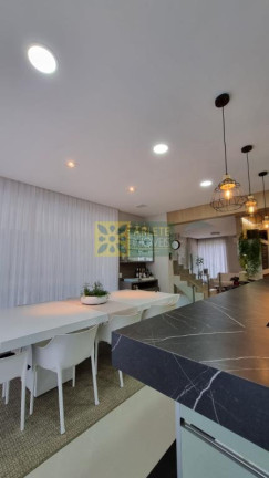 Imagem Casa com 4 Quartos à Venda, 513 m² em Centro - Bombinhas