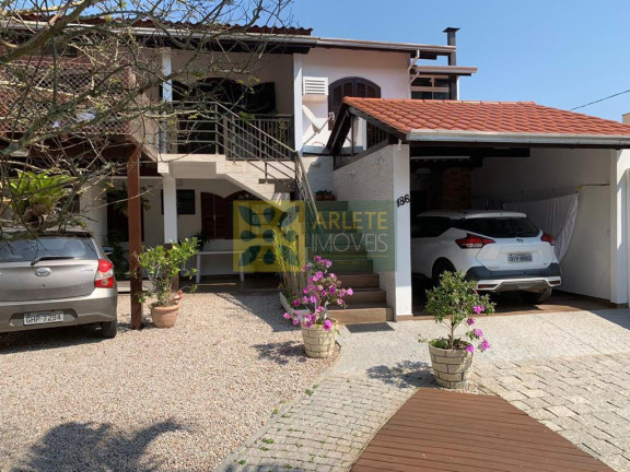 Imagem Casa com 5 Quartos à Venda, 165 m² em Centro - Porto Belo Imagem Casa com 5 Quartos à Venda, 165 m² em Centro - Porto Belo