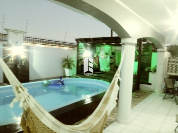 Imagem Casa com 3 Quartos à Venda, 200 m² em Camobi - Santa Maria