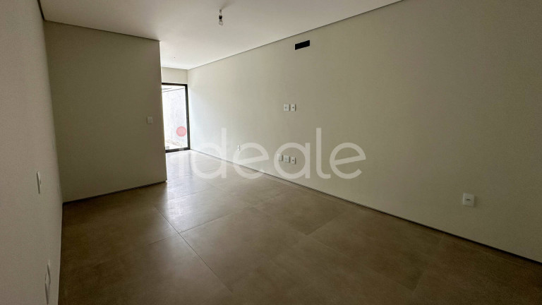 Imagem Casa de Condomínio com 5 Quartos à Venda, em Barra Da Tijuca - Rio De Janeiro Imagem Casa de Condomínio com 5 Quartos à Venda, em Barra Da Tijuca - Rio De Janeiro