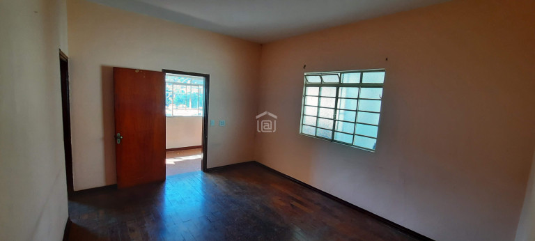 Imagem Casa com 3 Quartos à Venda, 191 m² em Nossa Sra. Aparecida - Poços De Caldas