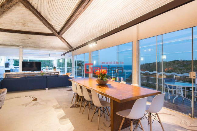 Imagem Casa com 4 Quartos à Venda, 340 m² em Ferradura - Armação Dos Búzios Imagem Casa com 4 Quartos à Venda, 340 m² em Ferradura - Armação Dos Búzios